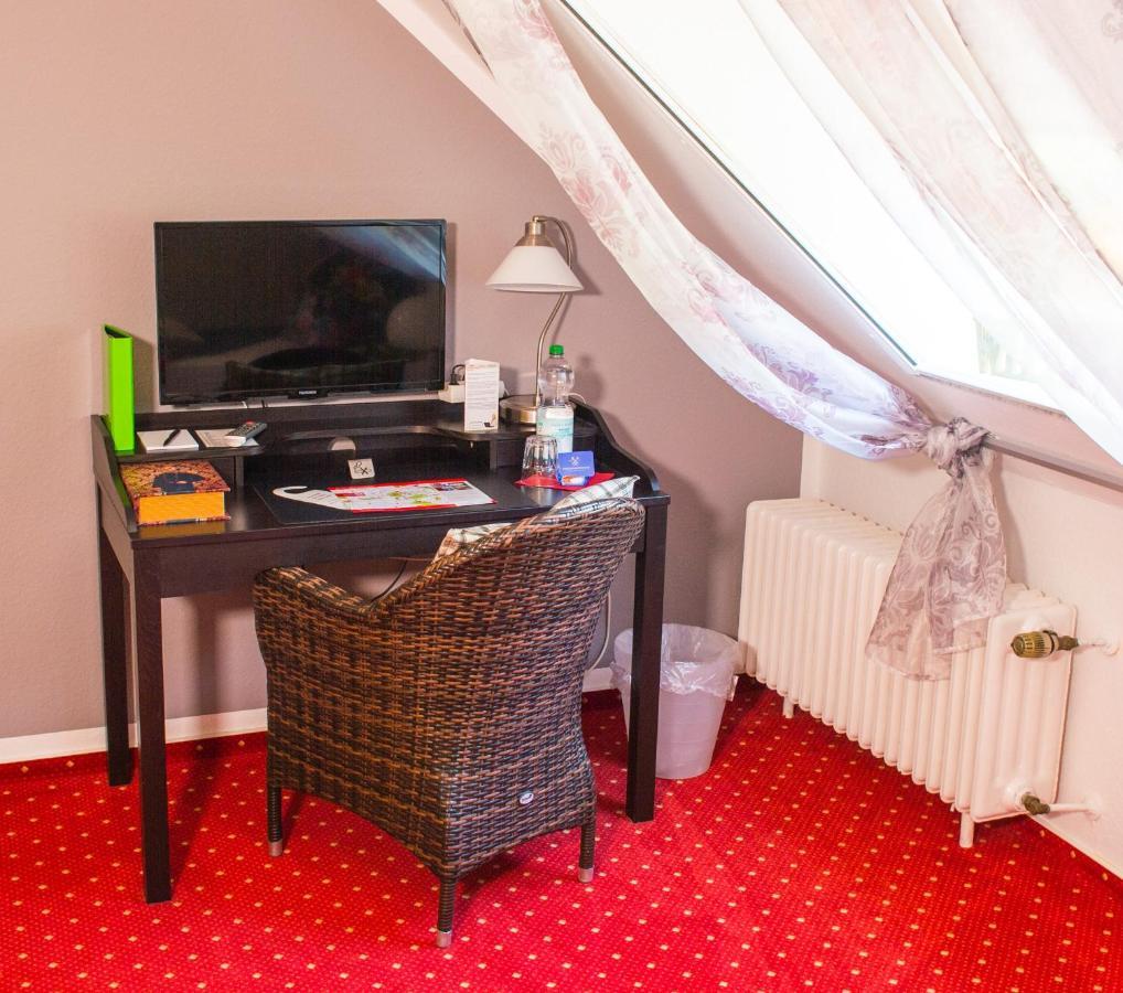 Hotel Garni Am Eckernweg Celle Esterno foto